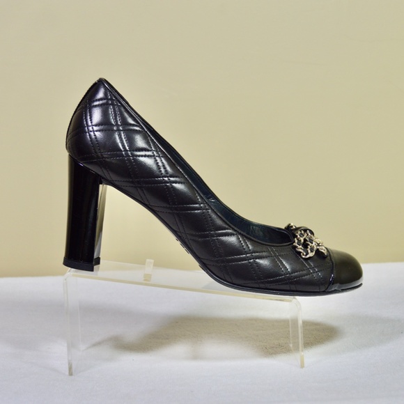 NWOT Stuart Weitzman Black Round Toe Chain Bow Pumps - Picture 5 of 11